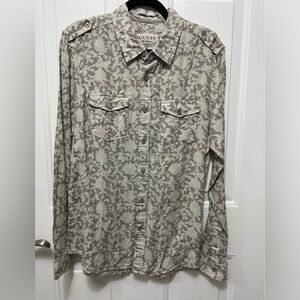 GUESS Man’s Neutral Sage Gray & Cream Linen Button-Up Shirt size M